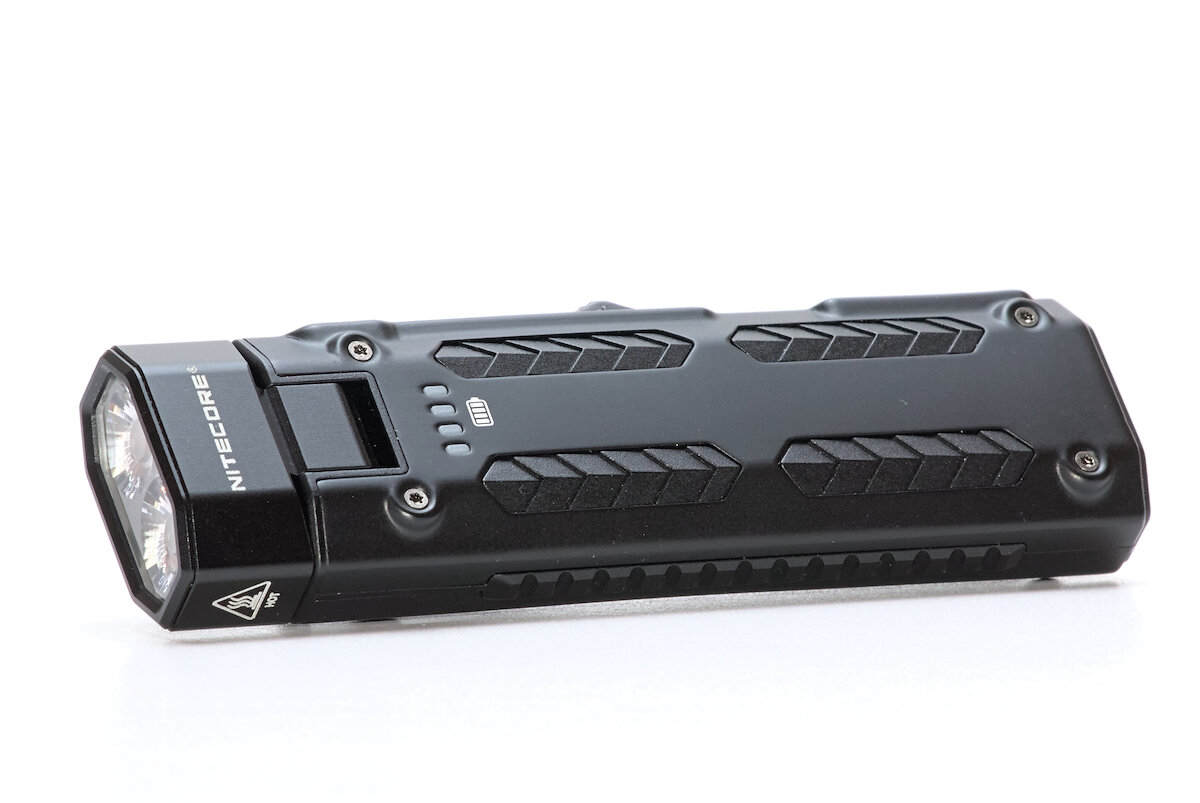 Nitecore EDC09 uzlādējams EDC lukturītis – 1600 lūmeni, 3 krāsu temperatūras, 102° rotējoša galva, USB-C, nerūsējošais tērauds, IPX6 ūden...